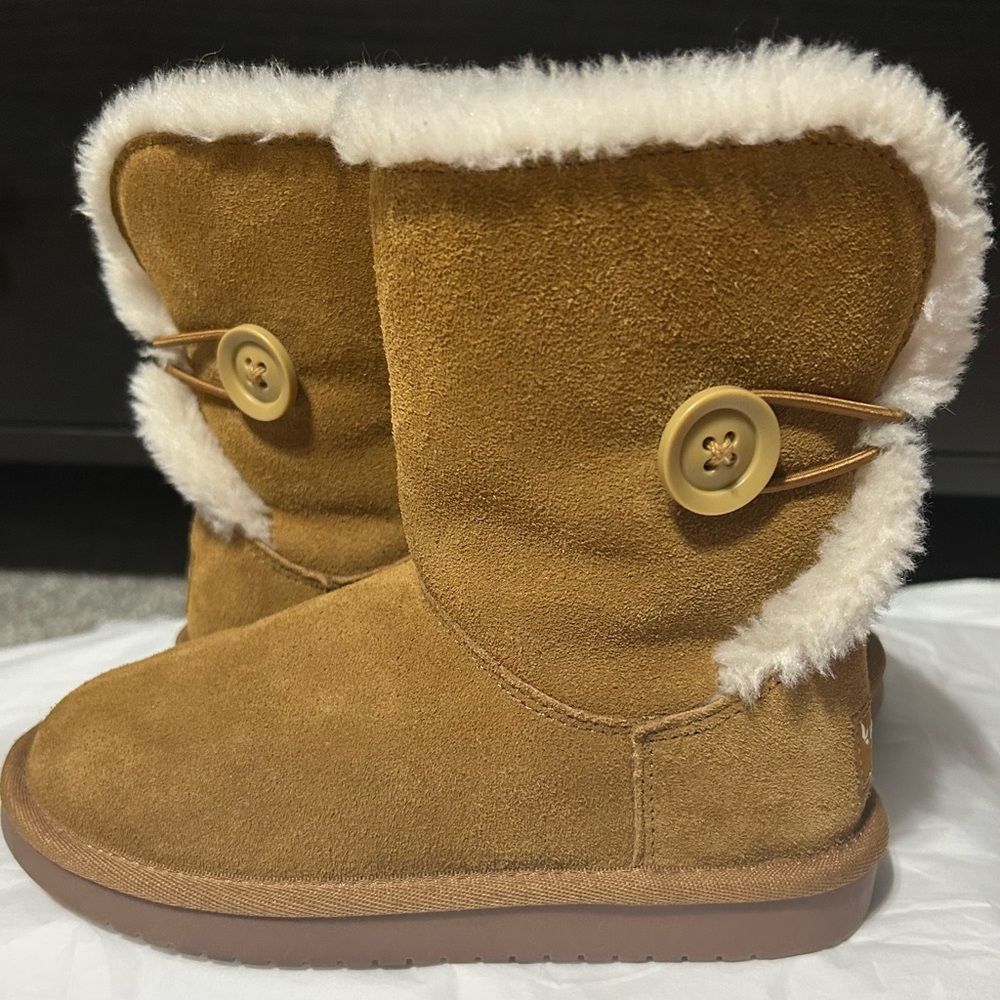 UGG Koolaburra Kids Boots in Tan with Cream Trim
